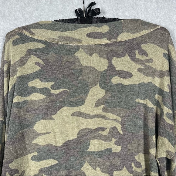 First Love Women’s Small Green Camo VNeck Slouchy Oversized Long Sleeve TShirt - Picture 6 of 7